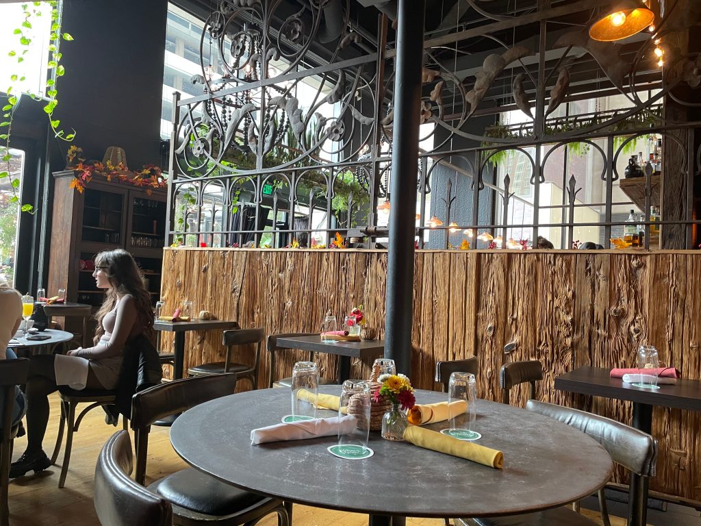 Harper's Garden Philly ambiance 