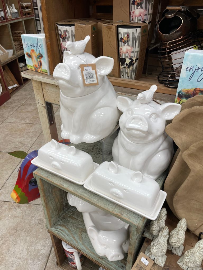 ceramic pig items at Bucc-ee's