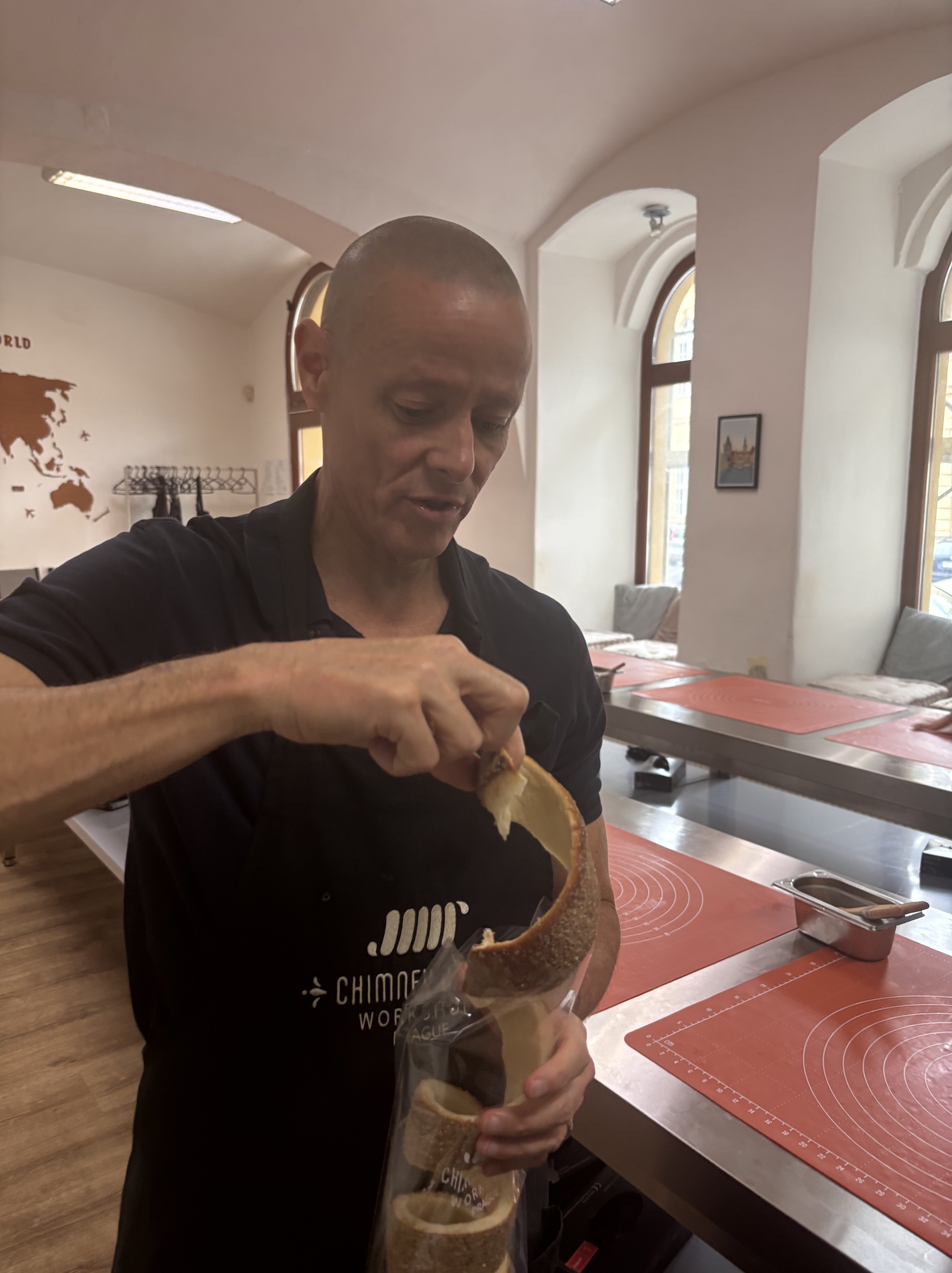 trdelník chimney cake making class in Prague